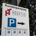 hocktec GmbH - Firmensitz in Bad Camberg - Schild Kundenparkplatz